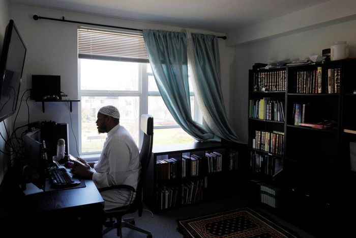 beribadah dan bekerja di rumah pada saat pandemi 