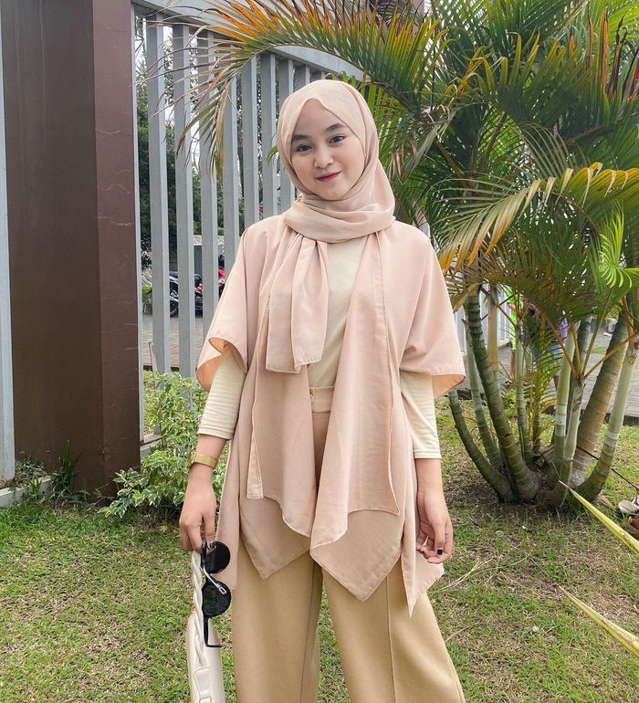 Tren Baju Lebaran 2021: Rekomendasi Outer Hijab Kekinian Harga Terjangkau ala Selebgram Adinda Mutiara