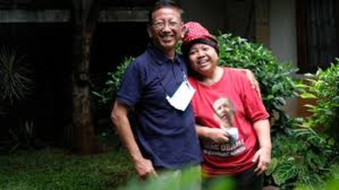 Prof Zubairi Djoerban (kiri, berkacamata) Ketua Satgas Covid-19 Ikatan Dokter Indonesia (IDI) mengingatkan status darurat Covid-19 di Malaysia.