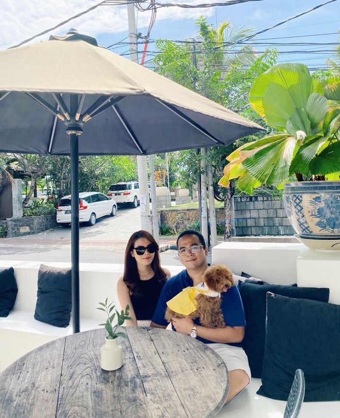 Kebersamaan Fritz Hutapea dan sang kekasih