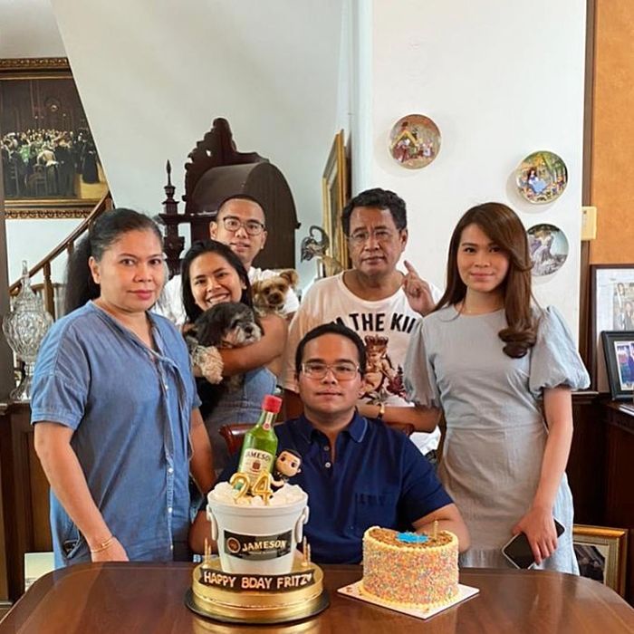 Kebersamaan Fritz Hutapea dengan keluarga dan sang pacar
