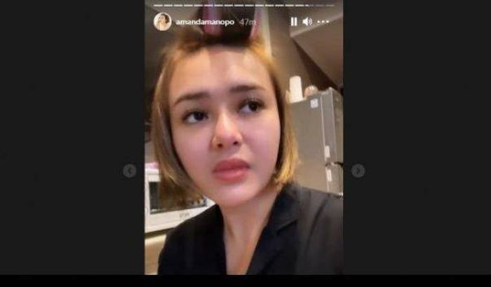 Bibir Amanda Manopo tampak dower
