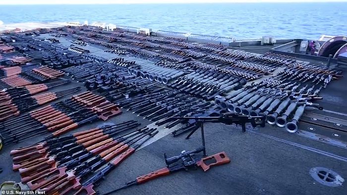 Senjata-senjata ilegal yang ditemukan angkatan laut AS