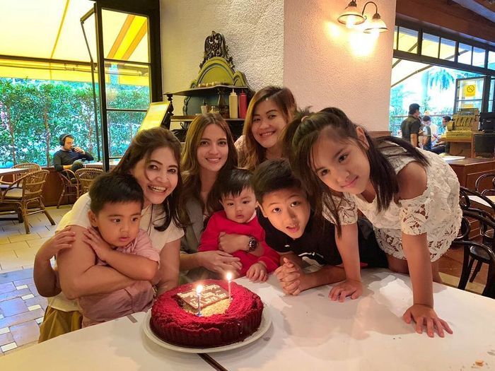 Talitha Elizabeth Nugroho, Kakak Kandung Nia Ramadhani yang Selalu Kompak dengan Sang Adik