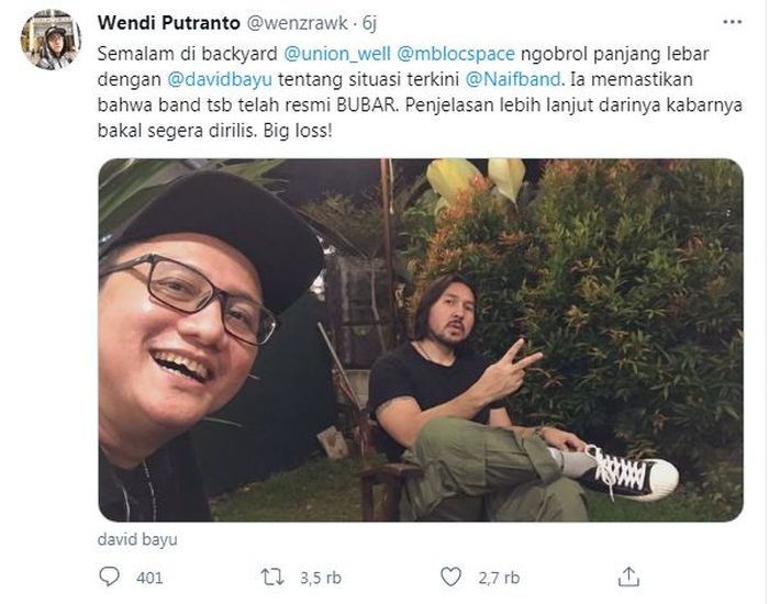 Kabar bubarnya band Naif diketahui dari pengamat musik, Wendi Putranto melalui twit di media sosial miliknya.