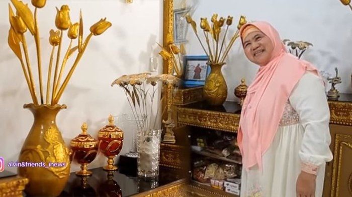 Bagian dalam rumah Mamah Dedeh