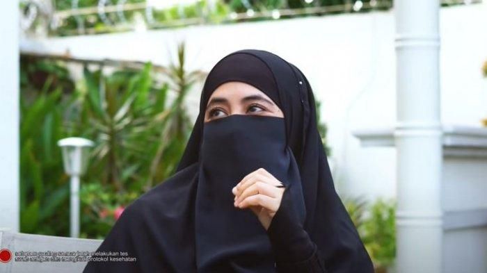 8 Tahun Pilih Bungkam Tutupi Borok Mendiang Suami yang Diam-diam