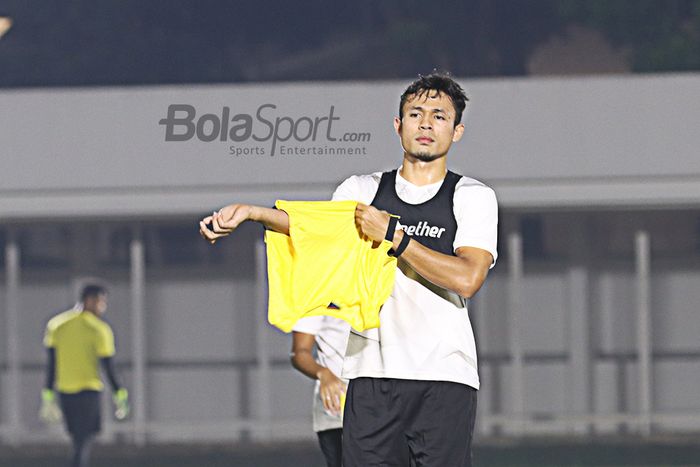 Arif Satria temgah berada dalam pemusatan latihan timnas Indonesia di Stadion Madya, Senayan, Jakarta. 11 Mei 2021.