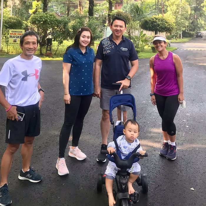 Penampilan Puput Nastiti Devi saat temani Ahok jalan pagi jadi sorotan