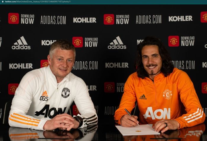 Edinson Cavani resmi menandatangani kontrak baru bersama Manchester United hingga Juni 2022.