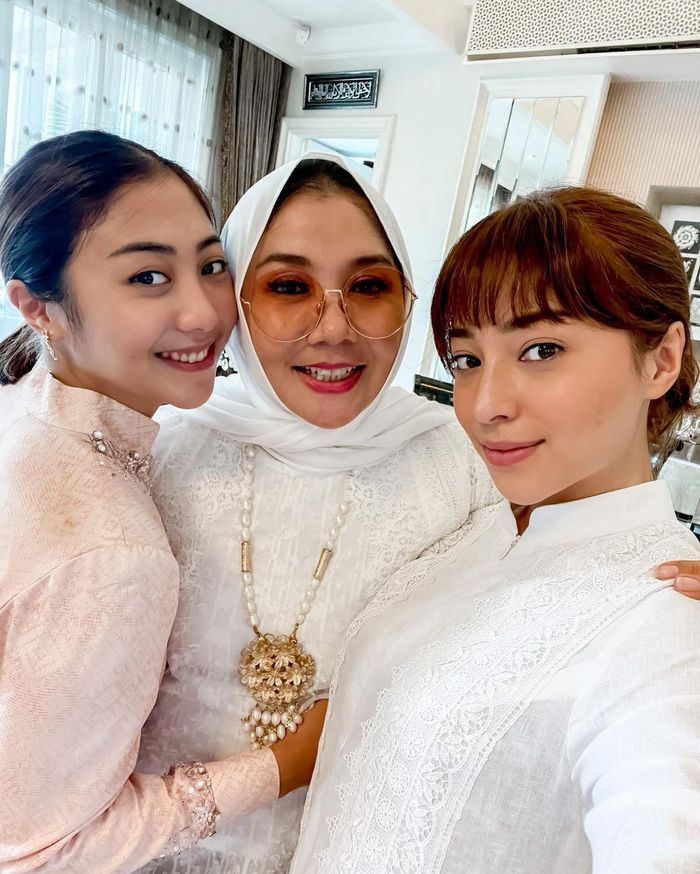 Nikita Willy, Winona Willy, dan ibunya