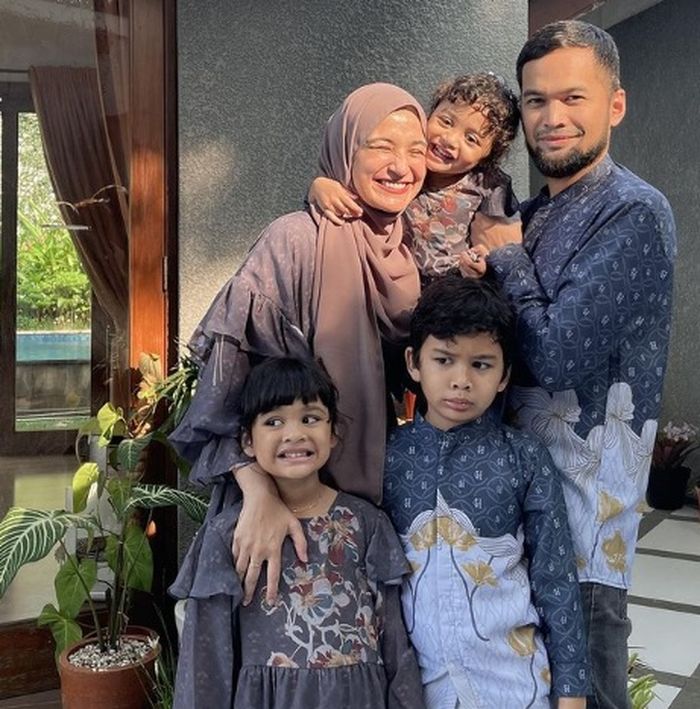 Keluarga Shireen Sungkar dan Teuku Wisnu rayakan Lebaran 2021