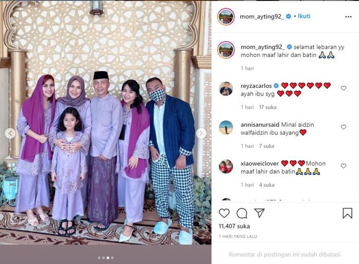 Postingan momen lebaran keluarga Ayu Ting Ting
