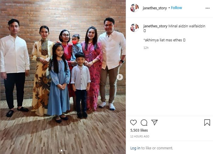 Penampilan Selvi Ananda berbalut gamis di Hari Lebaran 1442 H