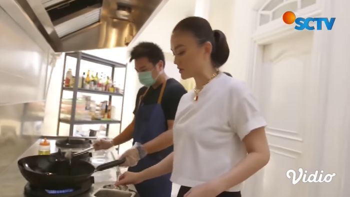 Dapur mewah Agnez Mo 