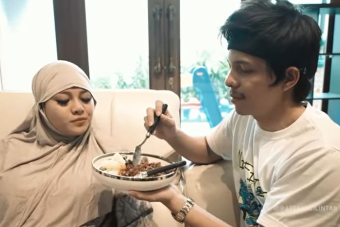 Aurel Hermansyah  masuk rumah sakit.