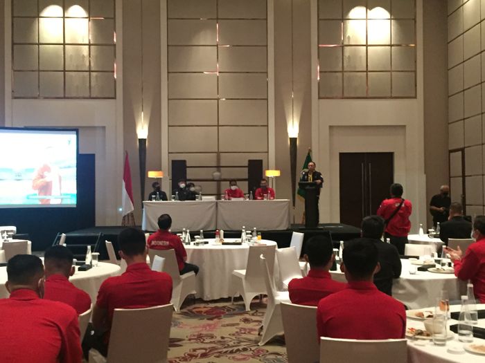 Ketua Umum PSSI, Mochamad Iriawan, saat memberikan pembekalan kepada para pemain timnas Indonesia sebelum berangkat ke Dubai, Uni Emirat Arab (UEA), di Hotel Fairmont, Jakarta Pusat, Minggu (16/5/2021).