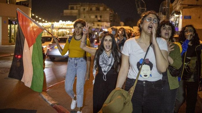 Para penduduk keturunan Arab merupakan kelas pekerja yang memiliki pendapatan cukup untuk keperluan sehari-hari. 