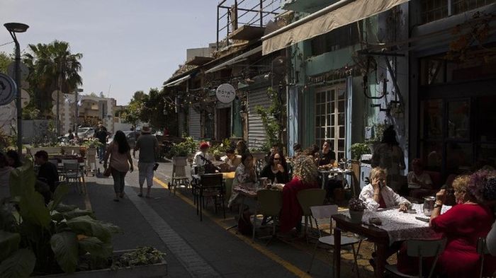 Mereka merupakan penduduk yang berdiam di tanah Israel sebelum pendirian negara pada 1948. 