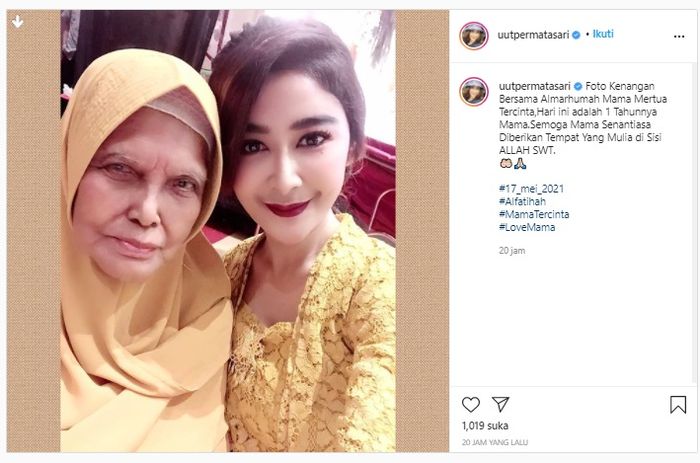 Uut Permatasari dan ibu mertua (almh).