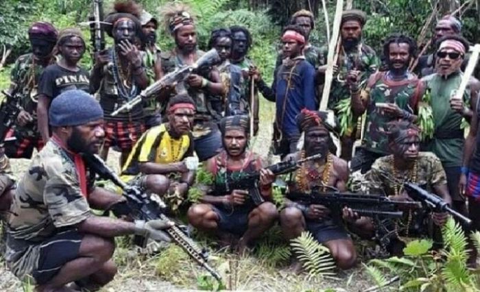 TPNPB OPM (Tentara Pembebasan Nasional Papua Barat Organisasi Papua Merdeka) dicap teroris, mama Papua (kaum ibu) tak setuju. 
