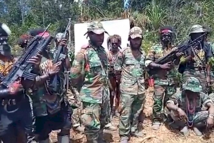 TPNPB OPM (Tentara Pembebasan Nasional Papua Barat Organisasi Papua Merdeka) dicap teroris, mama Papua (kaum ibu) tak setuju. 
