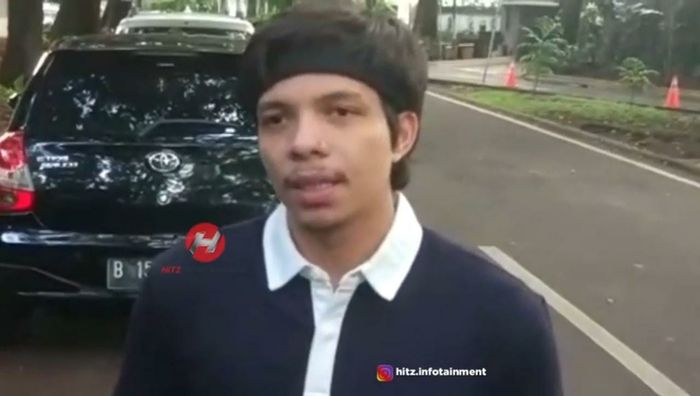 Atta Halilintar saat mengungkap kondisi Aurel Hermansyah pada awak media