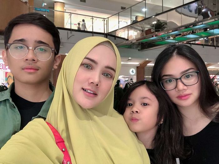 Mulan Jameela dan buah hati