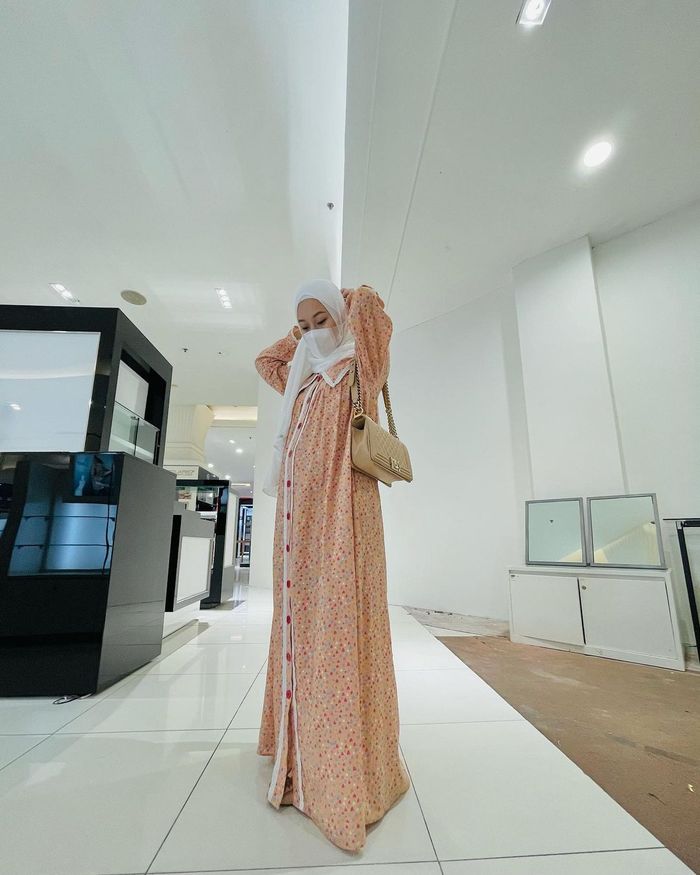 Tampil Modis Saat Hamil? Intip 4 Rekomendasi OOTD Hijab Ibu Hamil ala