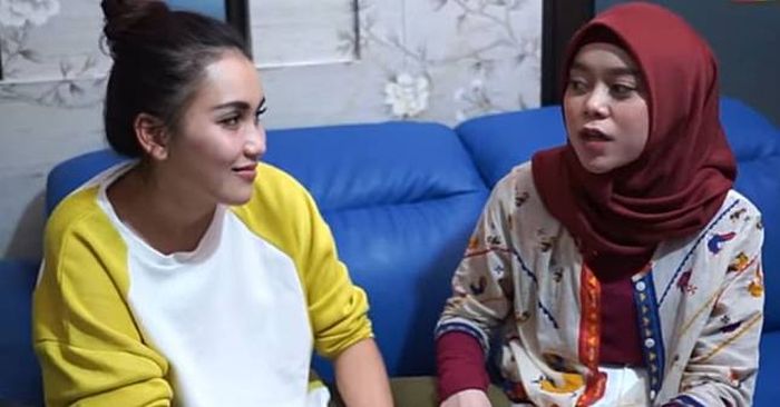 Foto Ayu Ting Ting dan Lesti Kejora. Muncul fakta tarif endorse Ayu Ting Ting ternyata kalah jauh dari Lesti Kejora. 