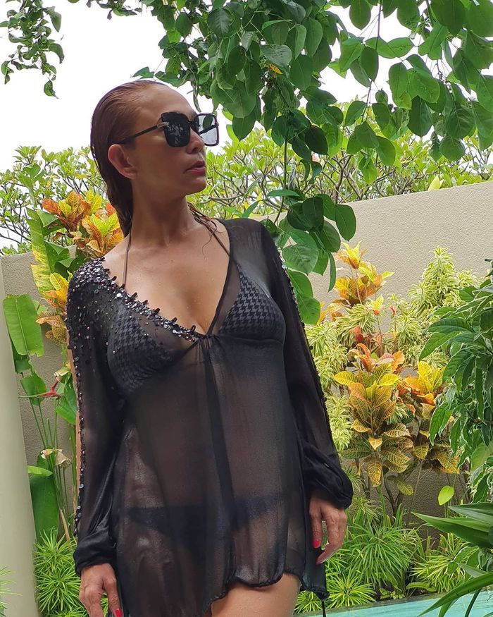 Meski umurnya sudah lebih dari setengah abad, Kiki Fatmala gemar berbagi foto saat memakai bikini. Kiki Fatmala mengaku pernah dilecehkan Saipul Jamil.