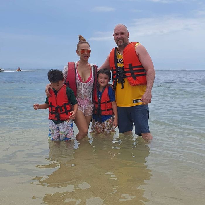 Meski umurnya sudah lebih dari setengah abad, Kiki Fatmala gemar berbagi foto saat memakai bikini. Kiki Fatmala mengaku pernah dilecehkan Saipul Jamil.