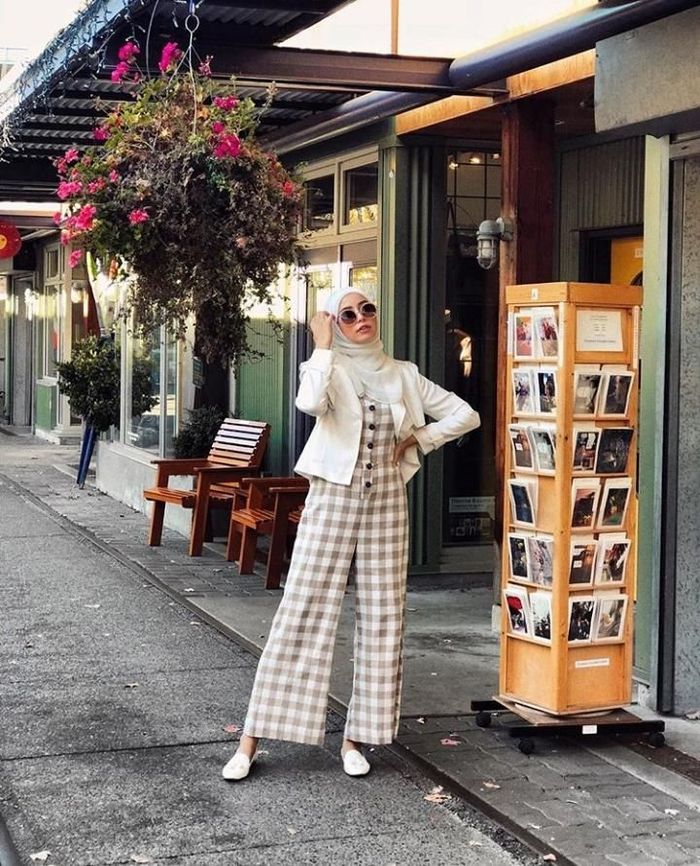 Crop Top untuk Wanita Berhijab - Blazer dan Jumpsuit