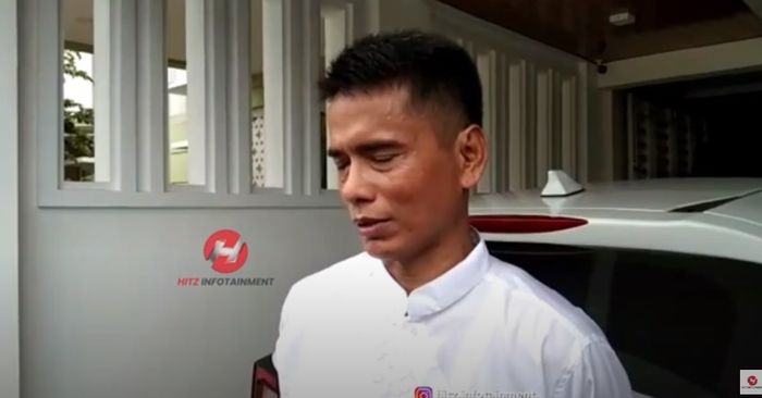Ayah Lesti Kejora angkat bicara mengenai fans Leslar yang ingin memberikan gaun untuk pernikahan Lesti dan Rizky Billar.