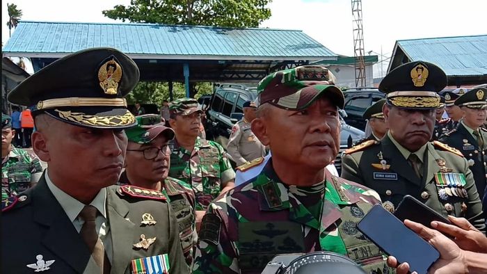 Pernah menjabat Pangkogabwilhan III, Letnan Jenderal (Letjen) TNI Ganip Warsito resmi dilantik sebagai Kepala Badan Nasional Penanggulangan Bencana (BNPB). 