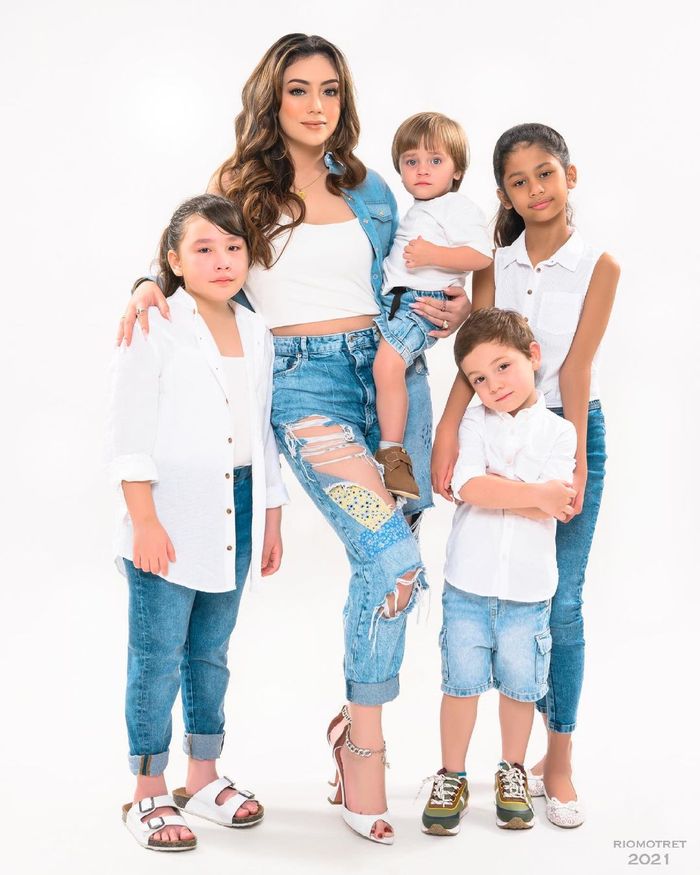 Foto keluarga Celine Evangelista tanpa Stefan William