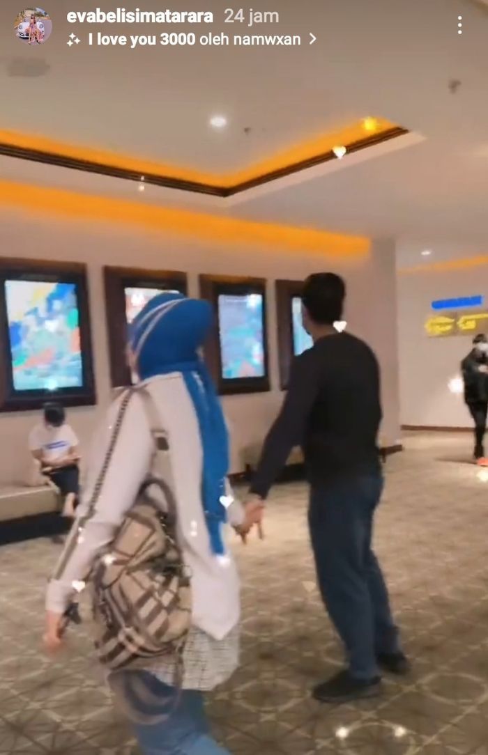 Rohimah Alli kepergok menggandeng pria yang disebut pacar barunya.