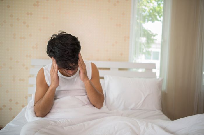 Pola tidur yang buruk melemahkan imunitas tubuh. Tidur orang dewasa adalah 6 sampai 8 jam setiap hari.