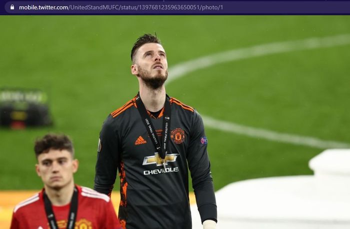 Penjaga gawang Manchester United, David de Gea, tampak kecewa usai timnya kalah di final Liga Europa 2020-2021