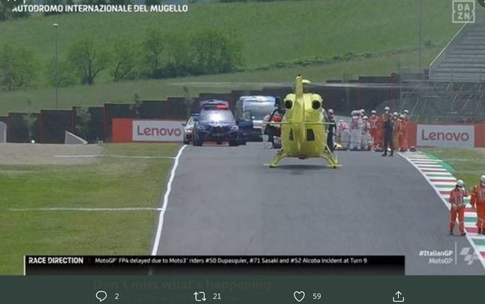 Kecelakaan fatal di Moto3 Italia 2021, Jason Dupasquier langsung diantar menuju rumah sakit dengan helikopter.