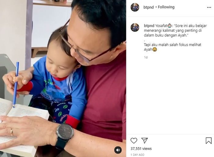 Berada di pelukan sang ayah, Yosafat pun tampak berwajah datar.