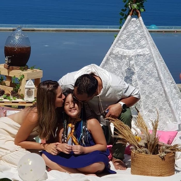 Penampilan Nia Ramadhani Curi Perhatian yang saat Rayakan Ultah Anaknya di Bali