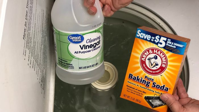 Tak Sengaja Tuang Campuran Baking Soda Dan Cuka Ke Mesin Cuci Wanita 
