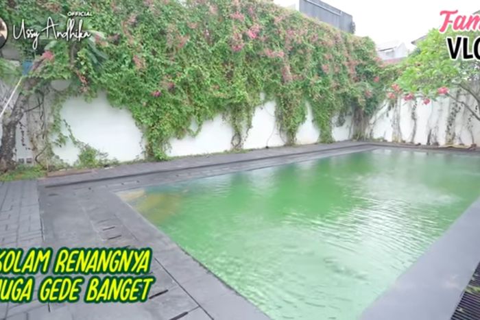 Kolam renang di rumah artis Vicky Prasetyo dan Kalina Ocktaranny.