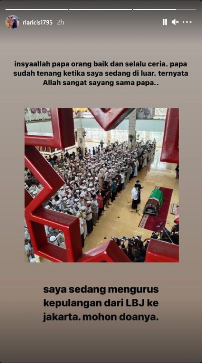 Ayahnya meninggal dunia, <a href='https://medan.tribunnews.com/tag/ria-ricis' title='Ria Ricis'>Ria Ricis</a> langsung urus kepulangannya dari Labuan Bajo ke Jakarta.