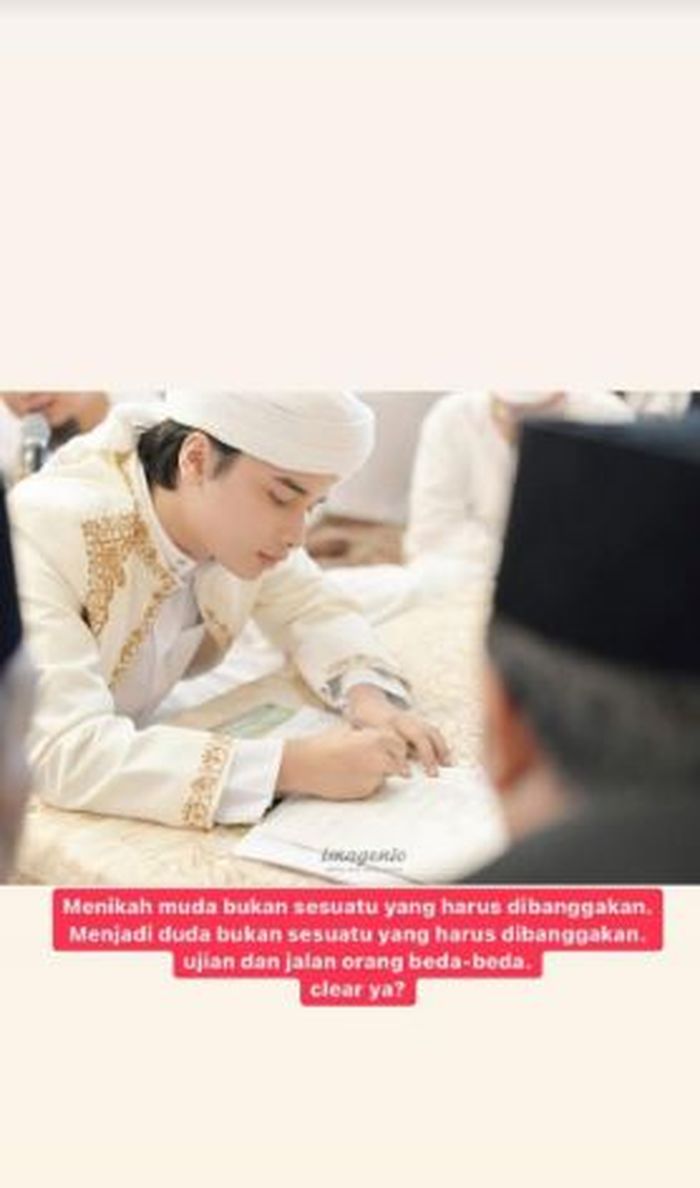Alvin Faiz membantah jika nikah muda menjadi salah satu kesalahannya untuk bercerai. 