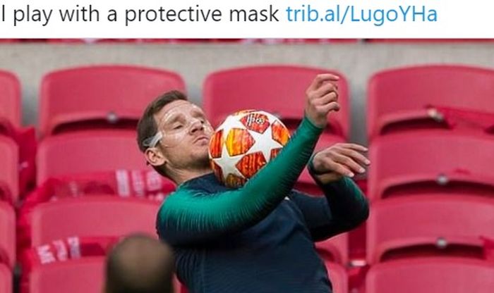 Pemain Benfica, Jan Vertonghen, menggunakan topeng pelindung saat masih memperkuat Tottenham Hotspur
