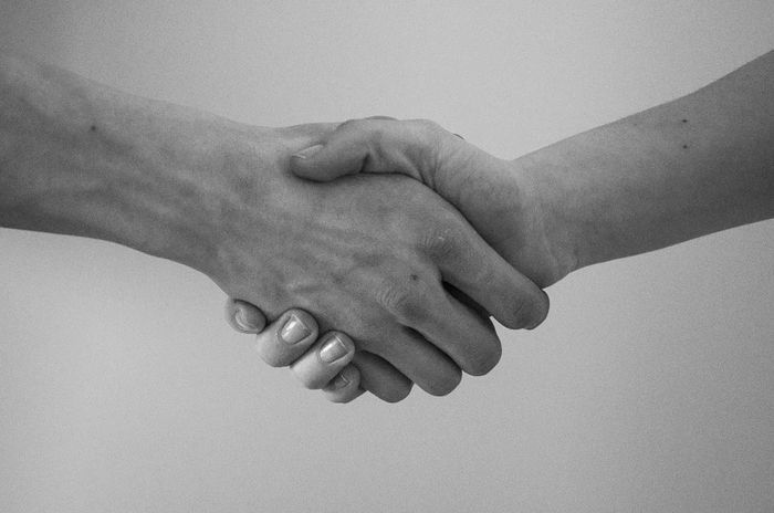 Pernah Mimpi Berjabat Tangan Tak Cuma Pertanda Kenaikan Jabatan Arti Mimpi Berjabat Tangan Ini Juga Berhubungan Dengan Jodoh Begini Penjelasan Primbon Jawanya Semua Halaman Suar