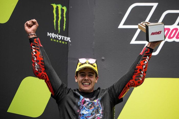 Jeremy Alcoba, pembalap Tim Indonesian Racing Gresini Moto3, meraih podium juara 3 Moto3, Sirkuit Catalunya, Barcelona, Spanyol.