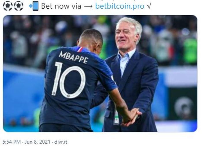 Pelatih timnas Prancis, Didier Deschamps (kanan), saat bersama Kylian Mbappe.